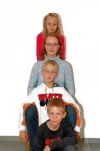 Kinder_4528-90cm-OhneHintergrund.webp